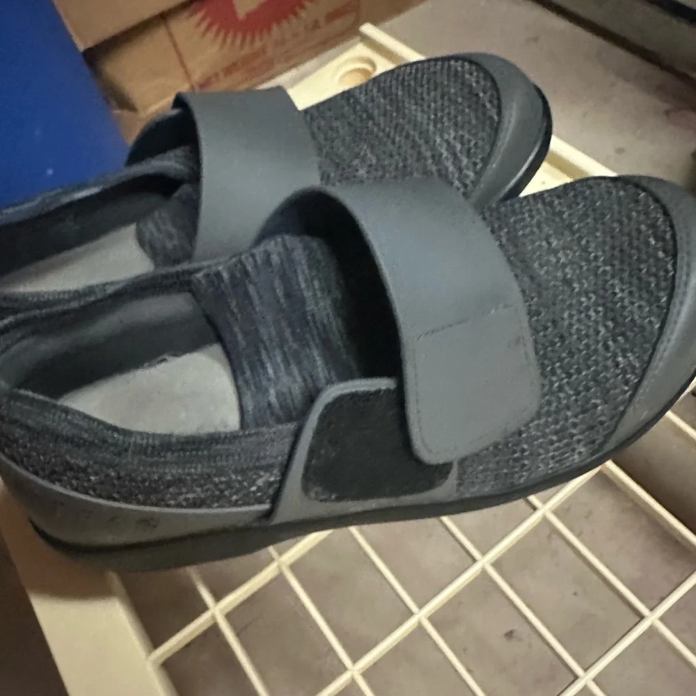 Traq by Alegria‎ Men's Black Slip-On Sneakers